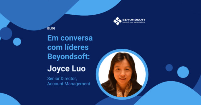 Retrato de Joyce Luo, Diretora Sênior de Gest?o de Contas da Beyondsoft, com fundo azul e texto em português sobre uma entrevista no blog da empresa.